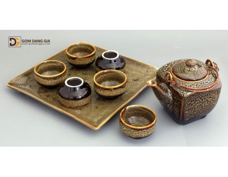 Bộ ấm chén men hỏa biến các dáng có khay. Bộ ấm chén men hỏa biến các dáng có khay.